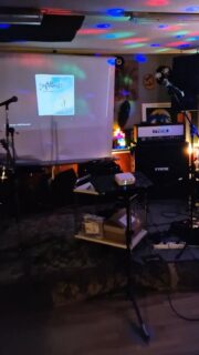 Scheiß Wetter draußen. 🌧️
Komm rein und Feier mit uns! 🥳