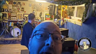 2 Mann sind ne Band! 🎸🎶
#music #diy #proberaum #aboutlastnight #schnellschnellschnell